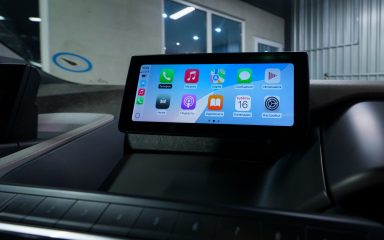 BMW i3: Планове ТО и Установка інтерфейсу Apple Carplay/Android Auto з камерою заднього виду